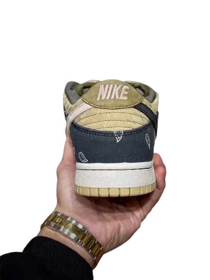 Travis Scott Dunks